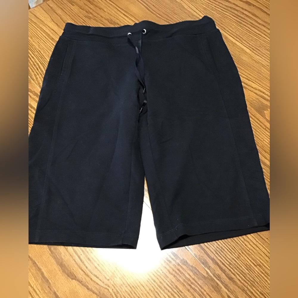 Danskin Women's size large Black Capris sweats